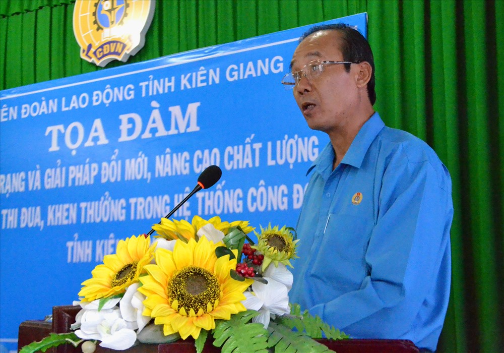 Phó Chủ tịch LĐLĐ Kiên Giang Nguyễn Minh Dũng phát biểu tại buổi tọa đàm. Ảnh: LT
