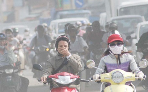 Không khí ô nhiễm nên hạn chế ra đường.
