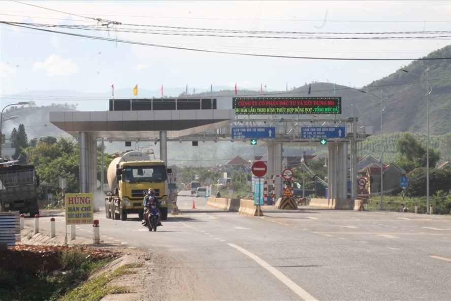BOT Ninh Lộc phải liên tục xả trạm để “giải phóng” ùn tắc xảy ra trên Quốc lộ 26, thị xã Ninh Hòa, Khánh Hòa.