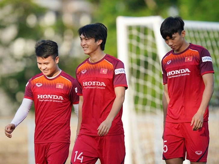 Tuấn Anh (giữa) được đánh giá là một trong những tiền vệ hay nhất Việt Nam hiện nay. Ảnh: VFF