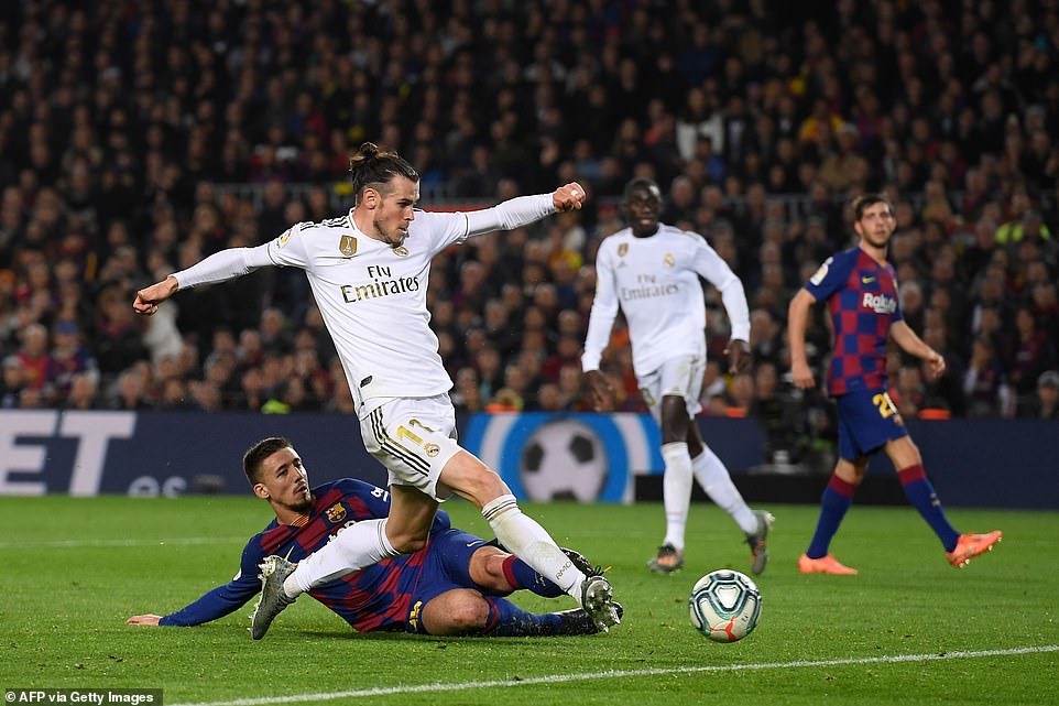 Bale suýt chút nữa đã nhấn chìm Barcelona ngay tại Nou Camp. Ảnh: Reuters & Getty.