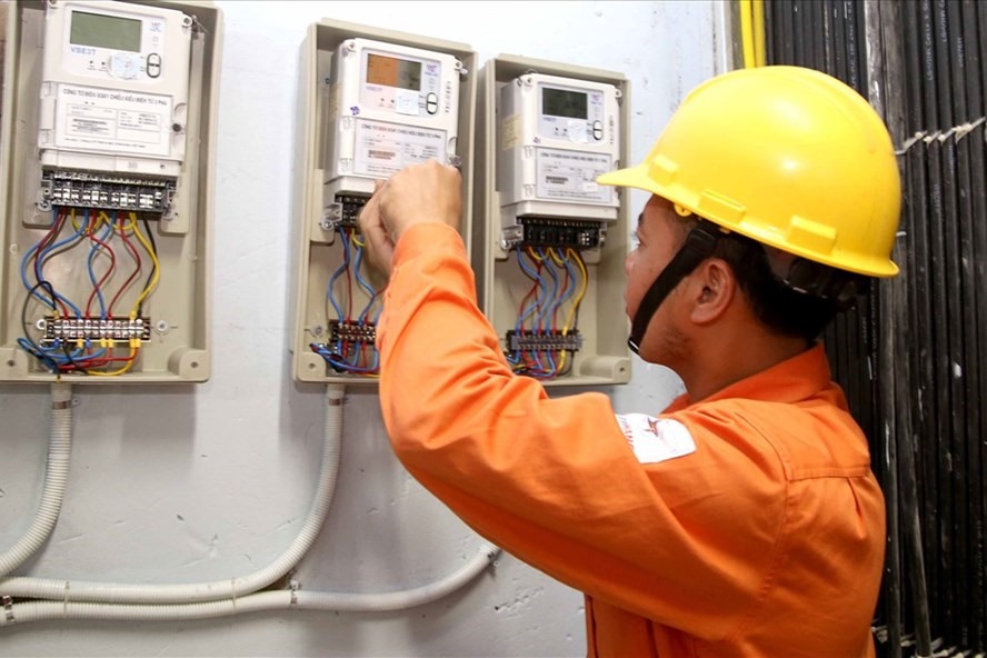 Việt Nam tiếp tục nhập khẩu điện. Ảnh: N.H