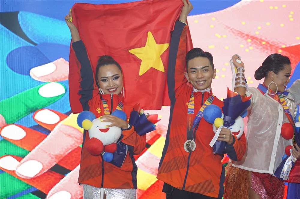 Phan Hiển - Nhã Uyên xuất sắc giành Huy chương Vàng cho bộ môn Dance Sport tại Seagames. Ảnh: NVCC.