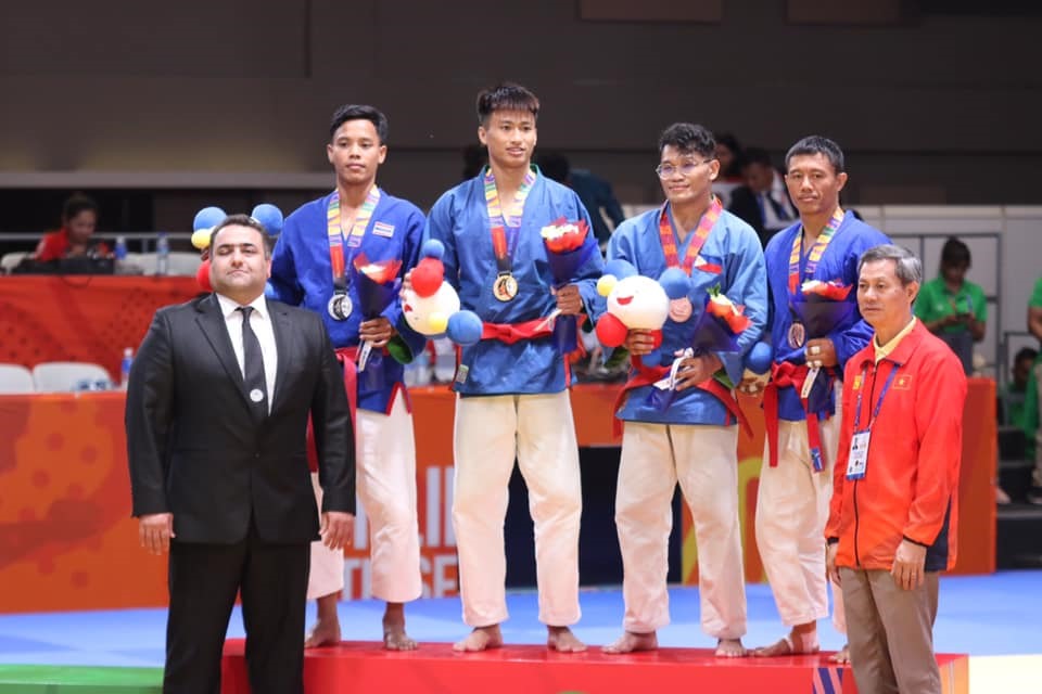 Các vận động viên Kurash nhận Huy chương Vàng. Ảnh: Bùi Lượng