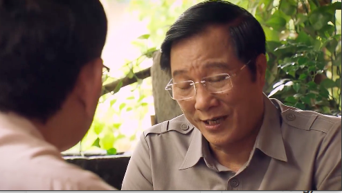 Ông Nhân kể nỗi khổ phải nhận phong bì. Ảnh: CMH.