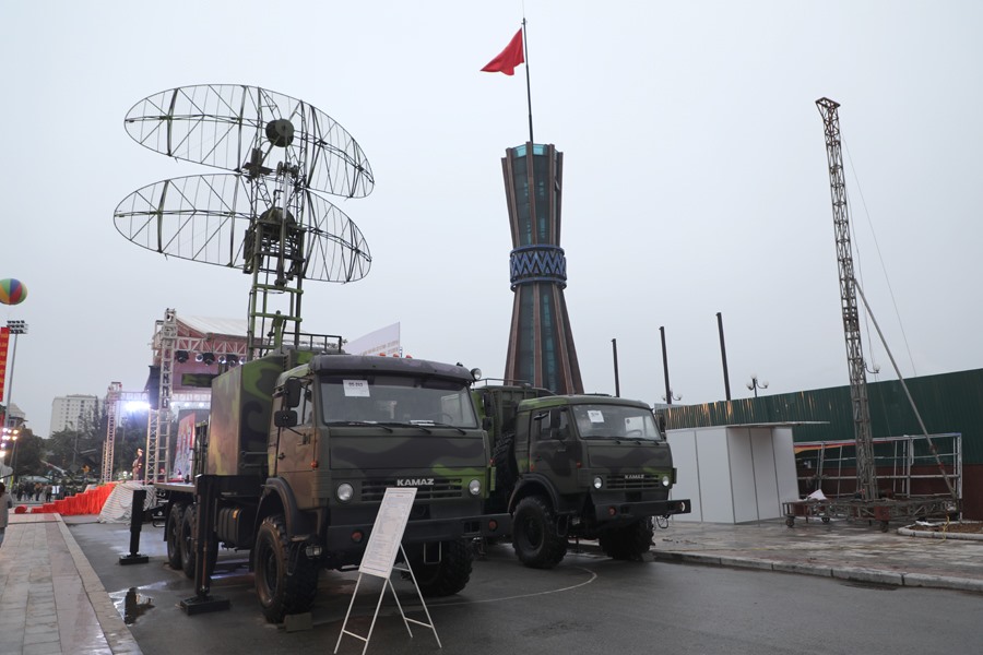 Đài radar cảnh giới VRS-2DM do Tập đoàn Công nghiệp - Viễn thông Quân đội Viettel nghiên cứu, thiết kế và sản xuất. Đây là loại radar chủ lực sử dụng làm nhiệm vụ cảnh giới bắt các mục tiêu bay thấp và rất thấp.