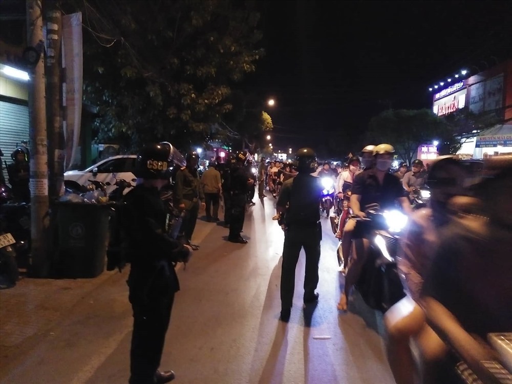 Cả trăm cảnh sát được huy động vây bắt các đối tượng_Ảnh: CTV