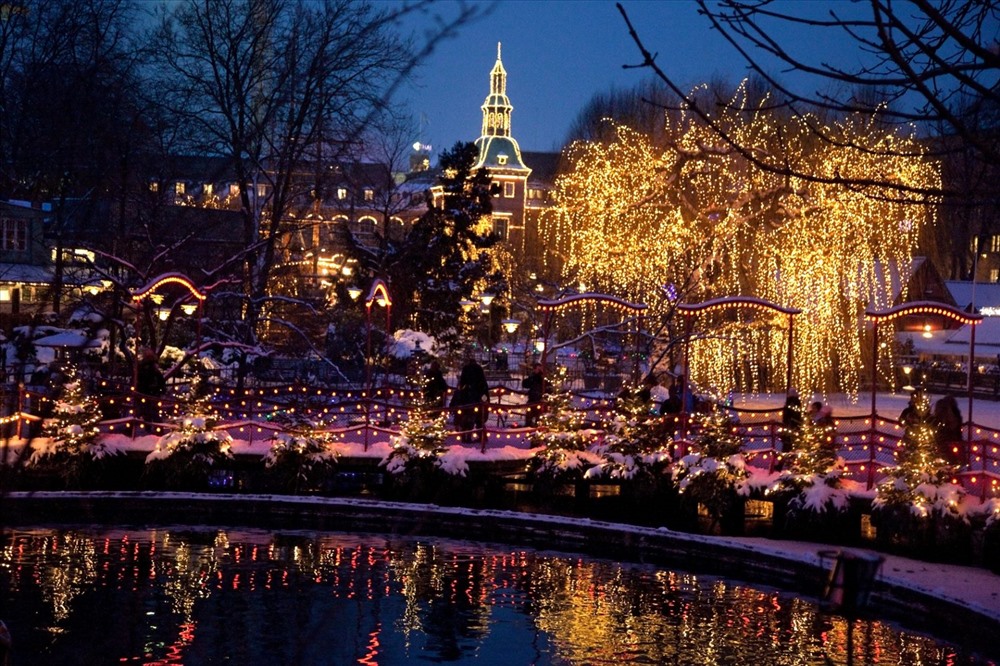 Lễ hội ánh sáng Christmas in Tivoli tại Đan Mạch thu hút được nhiều khách du lịch