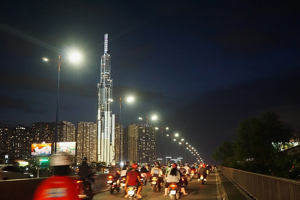 Ngôi vị cao nhất TPHCM thuộc về tòa Landmark 81 với độ cao lên đến 461,2m. Sau khi hoàn thành, tòa nhà này đã vượt qua tòa Landmark 72 (Hà Nội, 336m) trở thành tòa tháp cao nhất Việt Nam (cao nhất Đông Nam Á và cao thứ 17 trên thế giới) tính đến thời điểm hoàn thành vào tháng 7.2018.