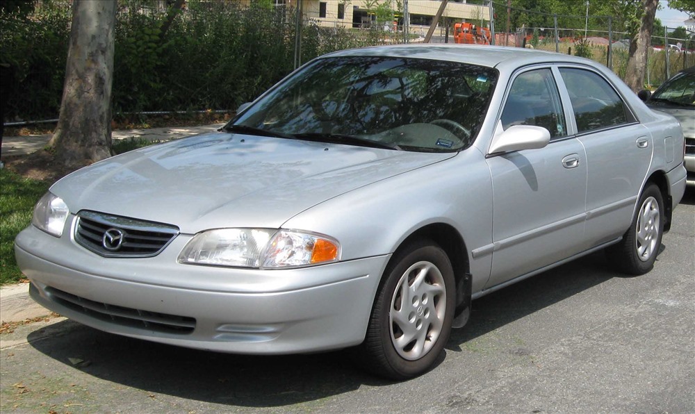 Mazda 626 đời 1999. Ảnh ST.