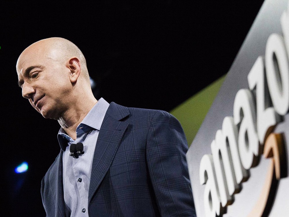 Đứng ở vị trí thứ 2 là CEO Amazon - Jeff Bezos. Có thể nói 2019 là một năm đầy biến động với CEO Amazon. Ông ly dị vợ MacKenzie và chia cho bà số cổ phiếu Amazon trị giá 35,4 tỉ USD. Ảnh: Business Insider