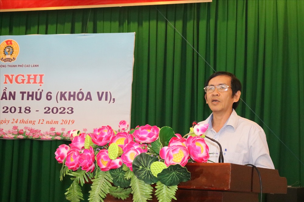 Đồng chí Trần Hoàng Vũ - Tỉnh ủy viên, chủ tịch LĐLĐ tỉnh Đồng Tháp phát biểu tại hội nghị