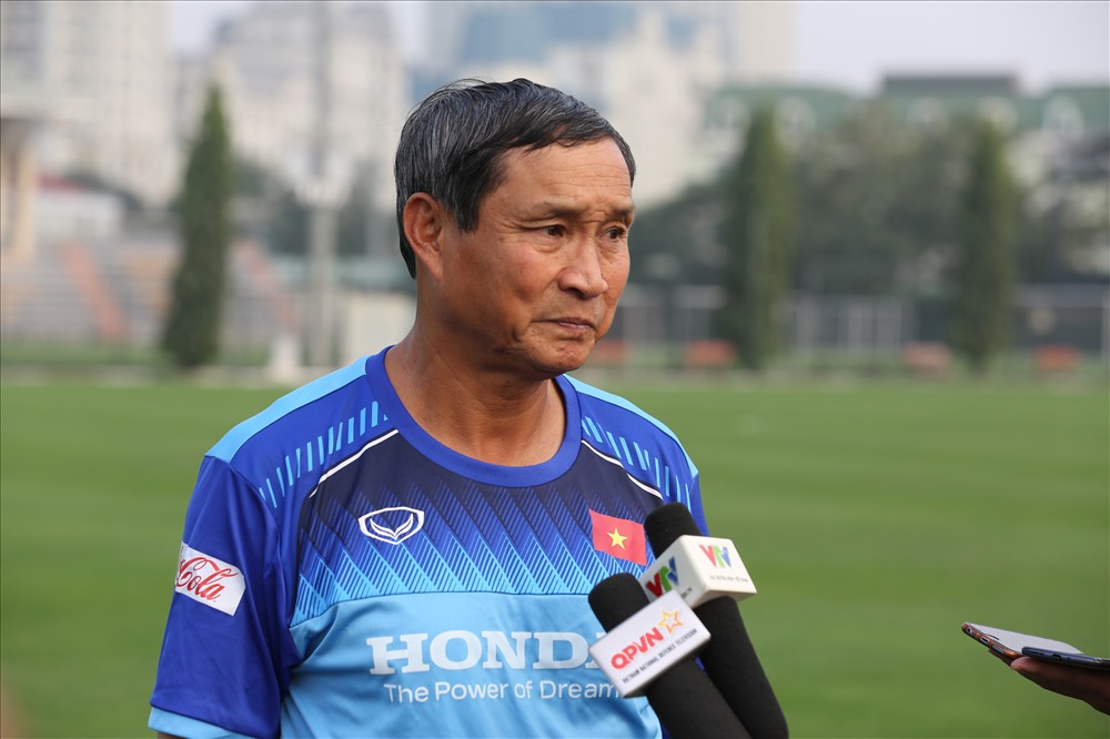 Huấn luyện viên Mai Đức Chung cho rằng Triều Tiên rút lui là một cơ hội lớn cho đội tuyển nữ Việt Nam tại bảng B vòng loại Olympic Tokyo. Ảnh: NGUYỄN NAM