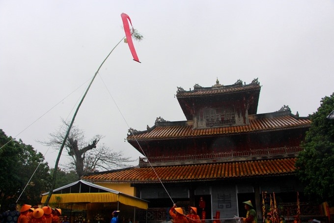 Lễ dựng nêu của triều Nguyễn do Trung tâm Bảo tồn di tích Cố đô Huế tái hiện