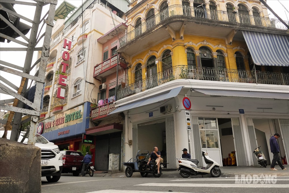 Không chỉ nổi tiếng bán thuốc Bắc, phố cổ Hải Thượng Lãn Ông còn mang một nét văn hóa của đồng bào người Hoa.