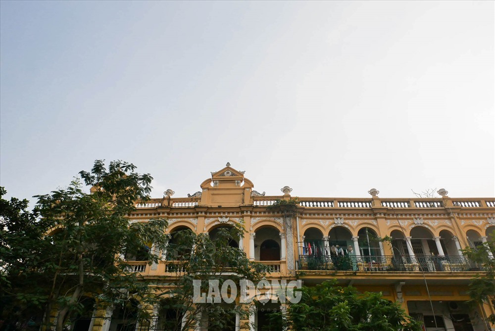 Đến khu phố cổ, du khách có thể dễ dàng bắt gặp những căn nhà cổ với những hoa văn đặc trưng, kiến trúc cổ xưa.