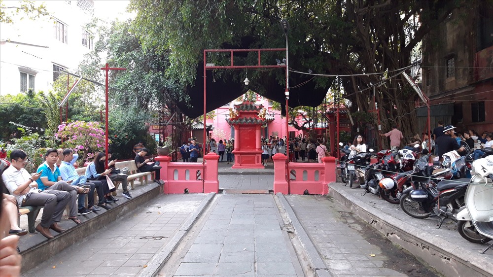 Chùa Ngọc Hoàng thu hút hàng nghìn lượt khách đến dâng hương vào những ngày mùng 1 và 15 âm lịch hàng tháng. Ảnh TK.