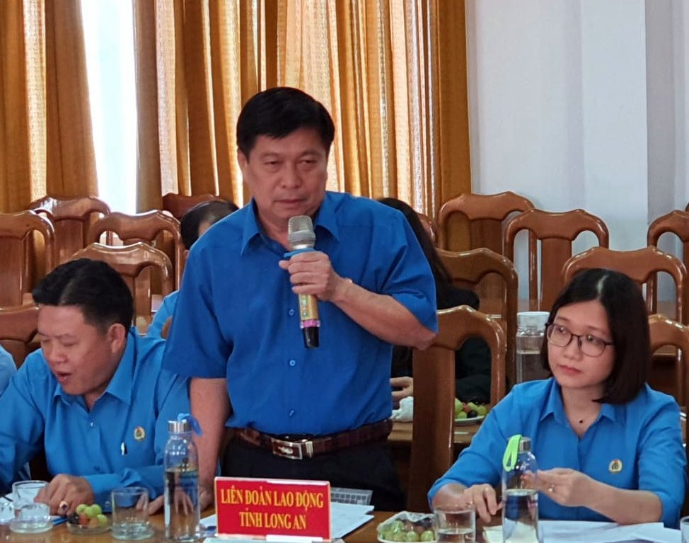Chủ tịch LĐLĐ Long An Nguyễn Văn Quí chia sẻ công đoàn làm cầu nối giữa chính quyền và NLĐ (ảnh Nhật Hồ)