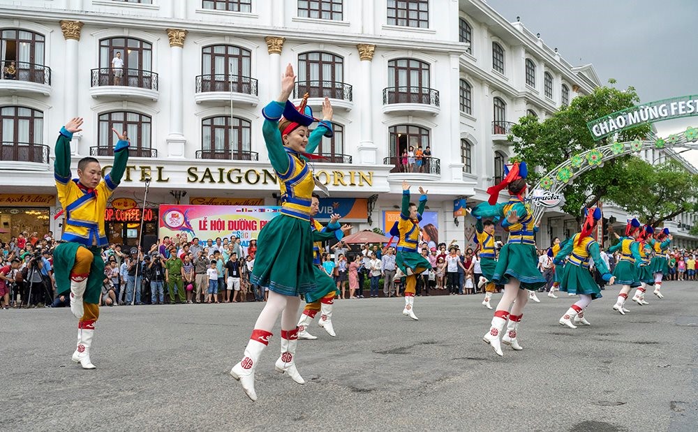 Các kì Festival luôn mang đến một nét tươi mới, trẻ trung cho TP. Huế.