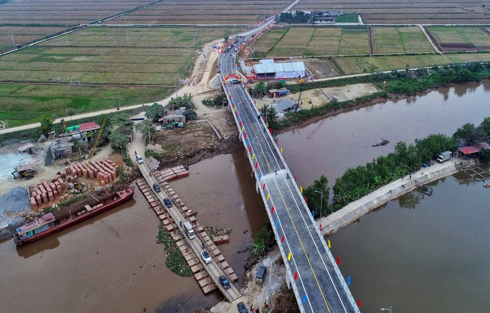 Cầu sông Hóa đưa vào sử dụng rút ngắn khoảng cách giữa huyện Vĩnh Bảo Hải Phòng và huyện Thái Thụy, Thái Bình hơn 30km.