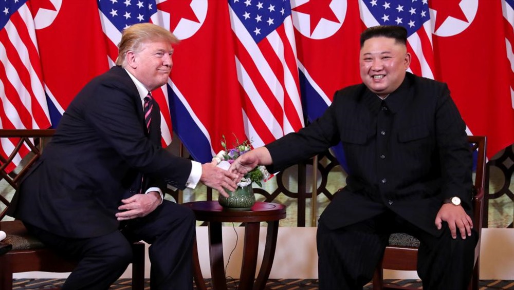 Tổng thống Donald Trump và nhà lãnh đạo Kim Jong-un có cuộc gặp thượng đỉnh tại Hà Nội, tháng 2.2019. Ảnh: Getty Images