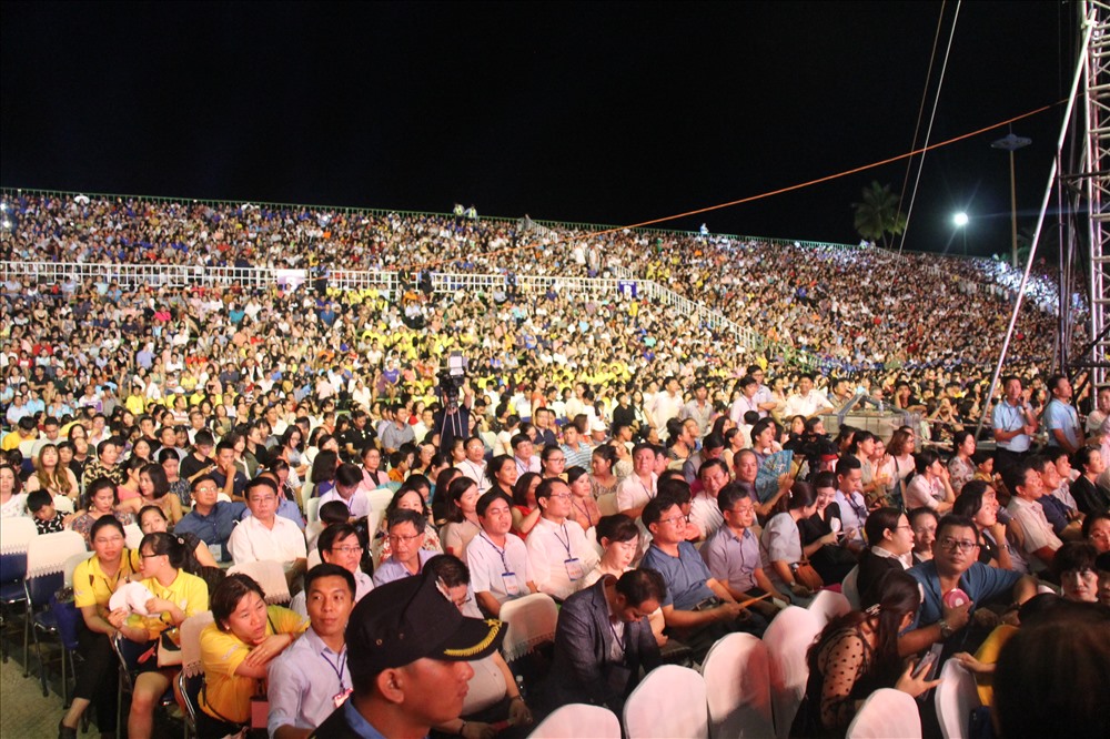 Festival biển Nha Trang - Khánh Hòa thu hút hàng nghìn lượt khách đến với thành phố biển. Ảnh: PV