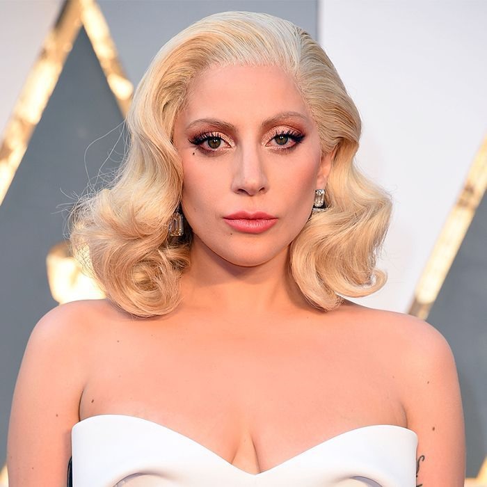 Dành thời gian để theo đuổi các dự án phim và truyền hình, Lady Gaga vẫn đạt được nguồn thu khủng từ các album thành công rực rỡ của Gaga trong thời gian qua. Tổng tài sản của cô trong 10 năm hoạt động nghệ thuật đạt 500 triệu USD.