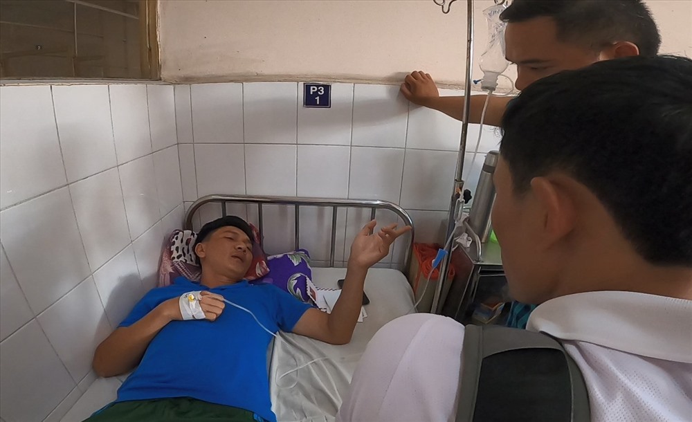 “Hiệp sĩ” Huỳnh Văn Giang đang điều trị tại Bệnh viện Đa khoa tỉnh Bình Dương. Ảnh: Đình Trọng