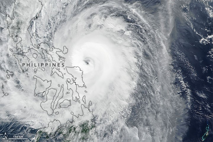 Ảnh vệ tinh của NASA cung cấp hình ảnh bão Tisoy (tên quốc tế: Kammuri) khi bão sắp đổ bộ Philippines hôm 2.12. Ảnh: NASA.