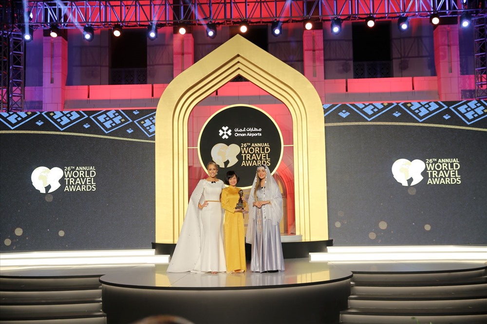 Đại diện Tập đoàn Sun Group nhận giải thưởng WTA 2019