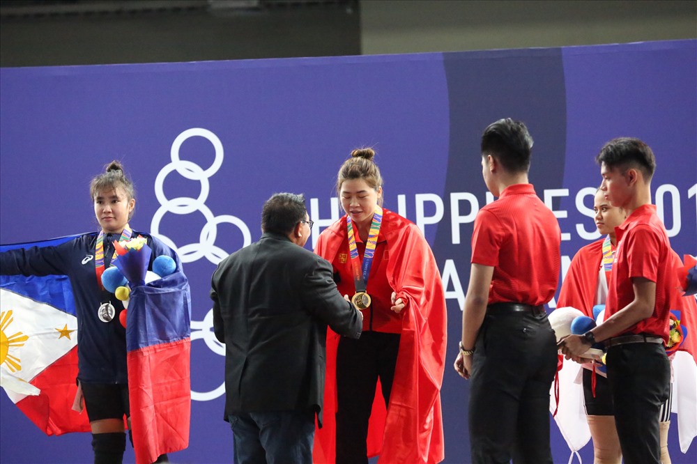 Đô cử Việt Nam tỏ ra không có đối thủ ở nội dung thi của mình, qua đó giành tấm Huy chương Vàng SEA Games 30. Ảnh: Hoài Thu
