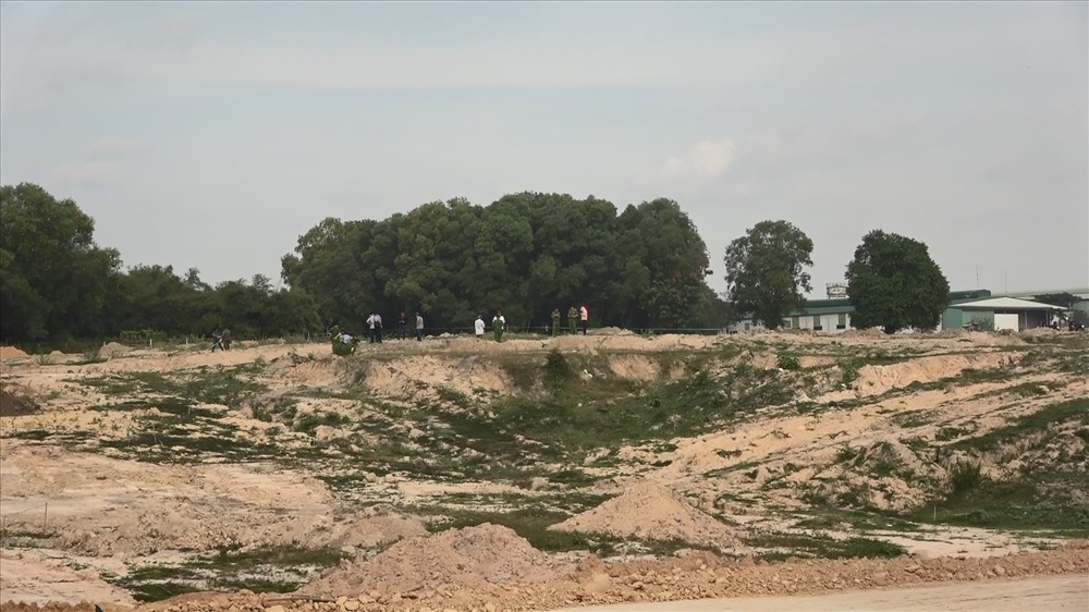Khu vực phát hiện thi thể trước đây là bãi đất trống hiện đang được san lấp xây dựng. Ảnh: AX