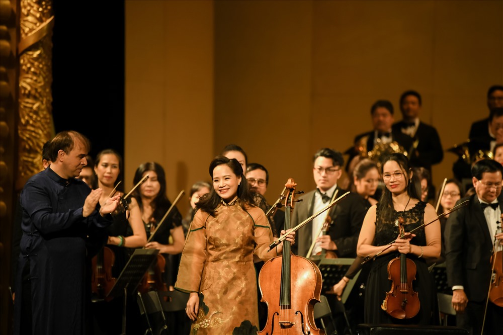 Cùng góp mặt trong chương trình là Dàn nhạc giao hưởng quốc gia Việt Nam và các khách mời quốc tế.