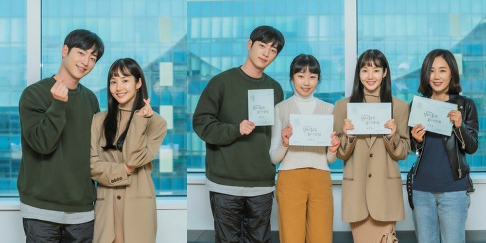 Buổi đọc kịch bản đầu tiên của các diễn viên diễn ra vào tháng 10 tại văn phòng của JTBC - Ảnh : Mọt phim