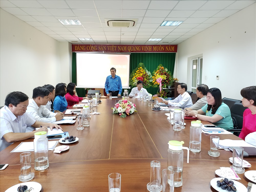 Phó chủ tịch thường trực Tổng LĐLĐVN Trần Thanh Hải làm việc với Ban thường vụ LĐLĐ tỉnh Bà Rịa – Vũng Tàu_Ảnh: HAC