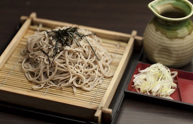 Phong tục của người Nhật là thưởng thức một bát mì Soba nhân dịp đầu năm mới. Ảnh: T. L.
