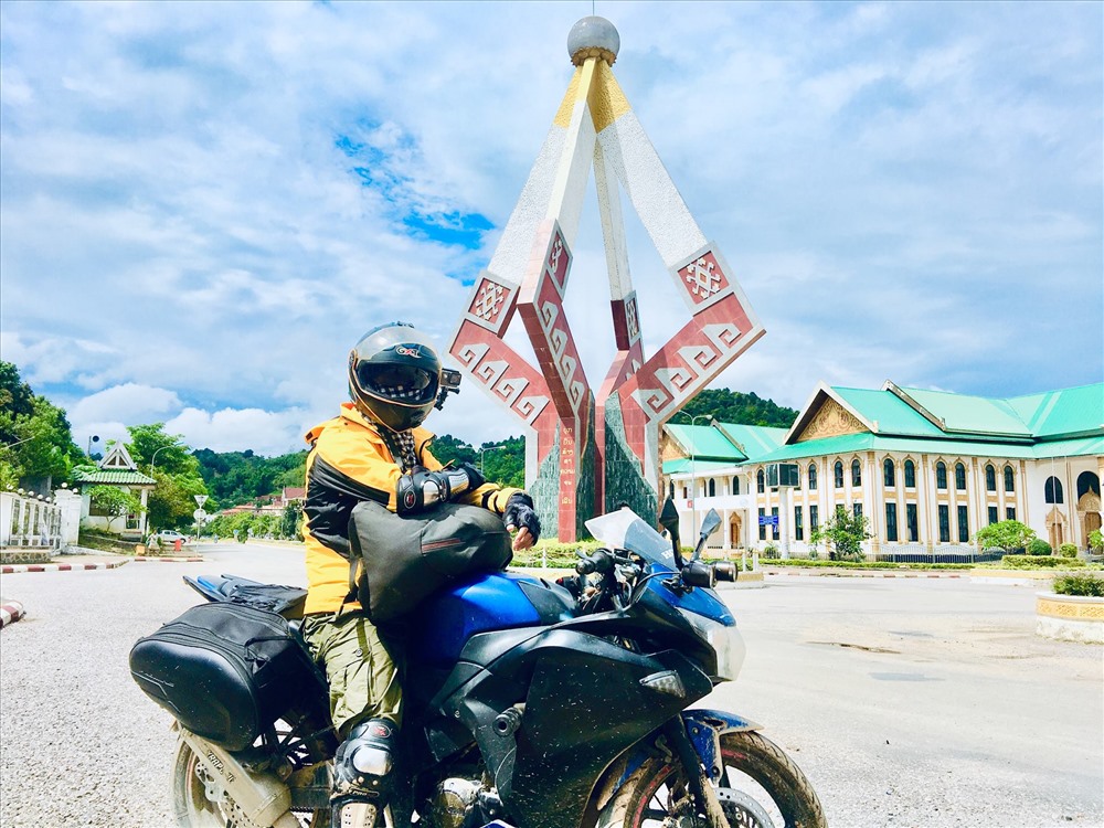 Chàng trai trẻ đã thực hiện hành trình xuyên 3 nước Đông Dương