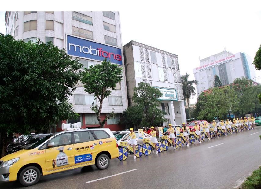 Roadshow 4G MobiFone trên đường phố Vinh, Nghệ An.
