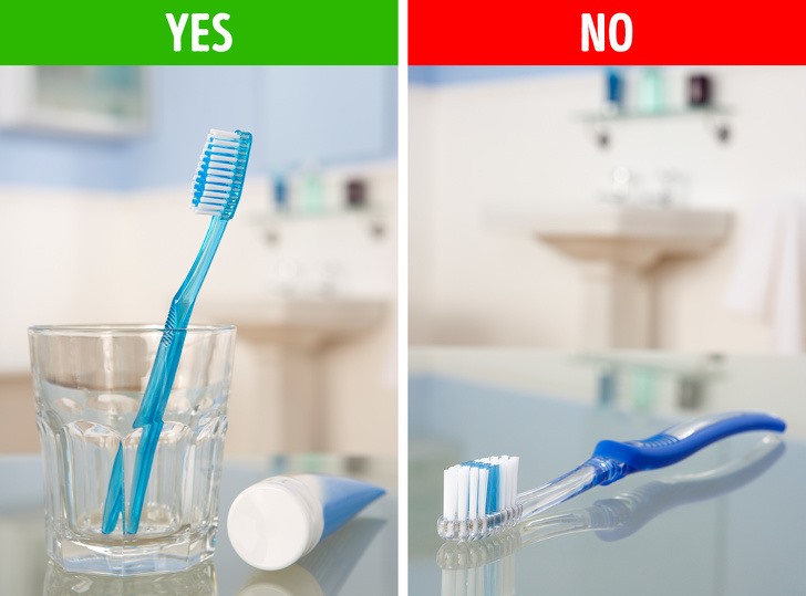 4. Để bàn chải đánh răng của bạn gần nhà vệ sinh  Phòng tắm không phải là khu vực sạch nhất trong nhà và tốt hơn là đừng cố tưởng tượng có bao nhiêu vi khuẩn sống ở đó. Không ai muốn bàn chải đánh răng của họ bị tấn công bởi vi trùng và rất nhiều nhà tắm thiết kế bồn rửa mặt đặt gần nhà vệ sinh.  Bạn nên làm gì:  Tìm một nơi an toàn để giữ bàn chải đánh răng của bạn cách xa nhà vệ sinh.  Thay bàn chải đánh răng của bạn cứ sau 3 tháng.