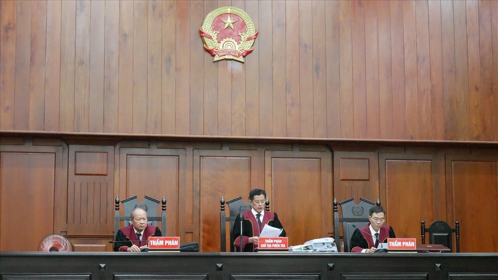 Hội đồng xét xử tuyên án