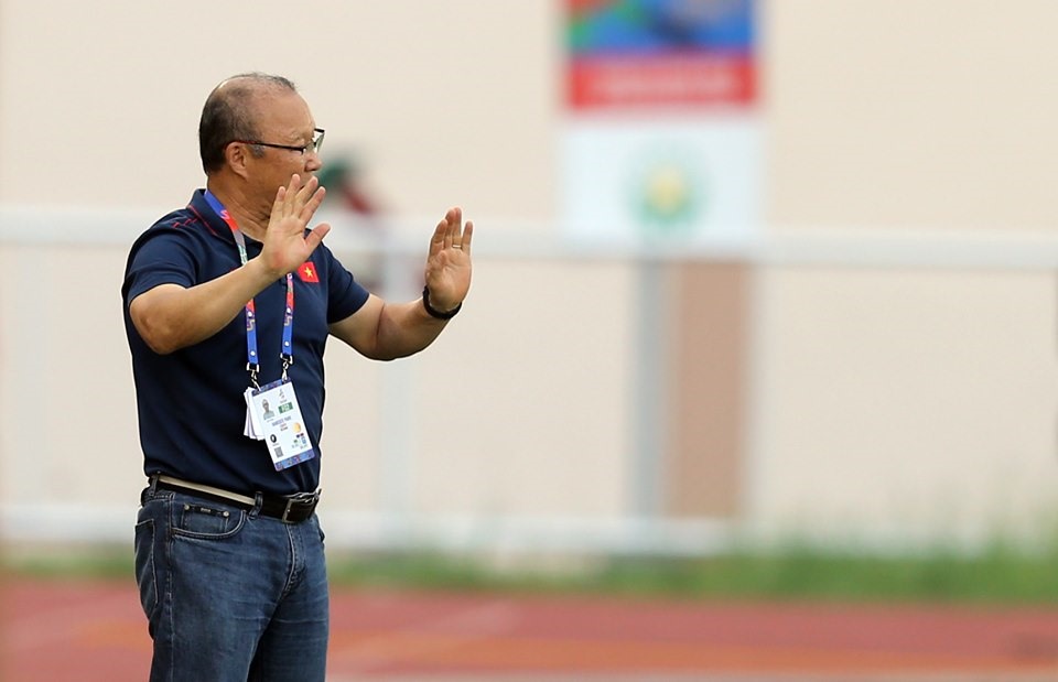 Huấn luyện viên Park Hang-seo đang giúp bóng đá Việt Nam tiến gần hơn tấm Huy chương Vàng SEA Games. Ảnh: D.P