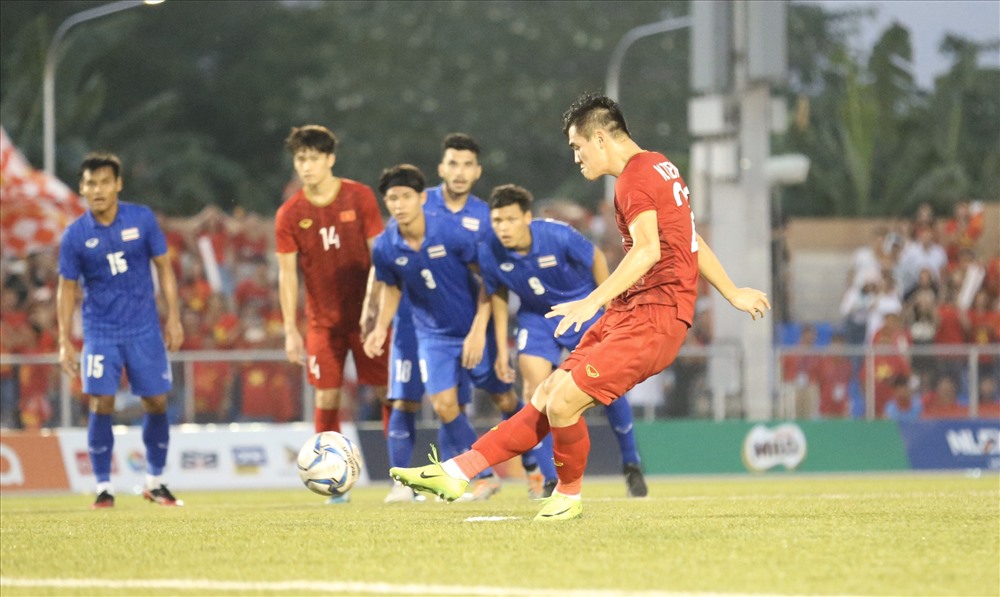 Tiến Linh không hề bị áp lực với pha sút penalty gỡ hòa 2-2 cho U22 Việt Nam. Ảnh:HOÀI THU