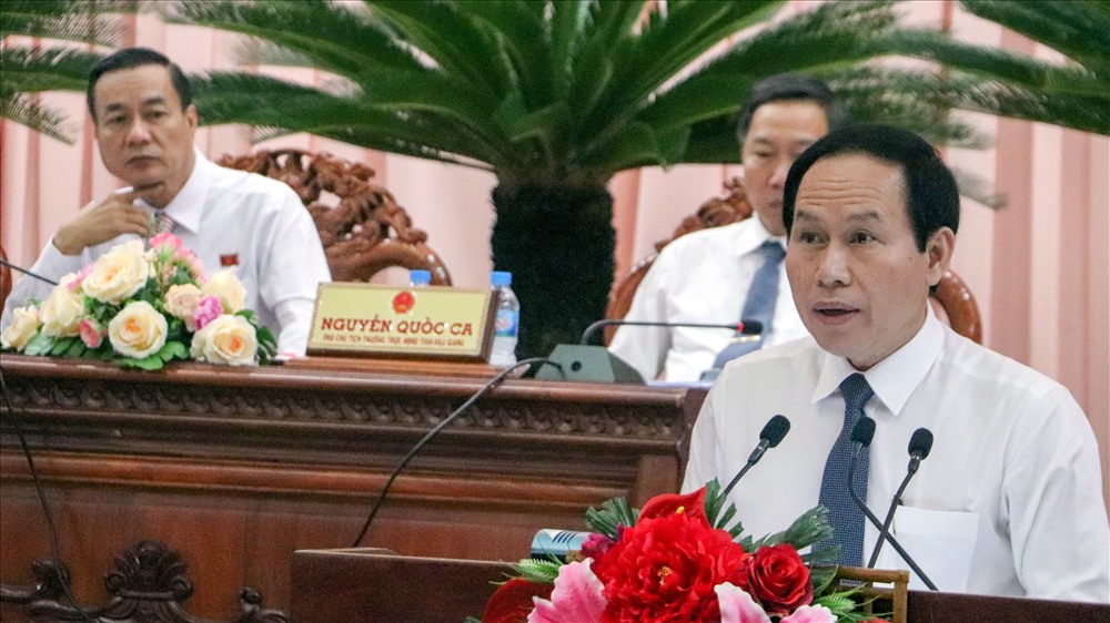 Ông Lê Tiến Châu, Chủ tịch UBND tỉnh Hậu Giang phát biểu tại phiên chất vấn