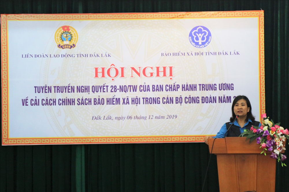 Bà Nguyễn Thị Lý - phó Chủ tịch LĐLĐ tỉnh Đắk Lắk phát biểu tại Hội nghị. Ảnh: B.T