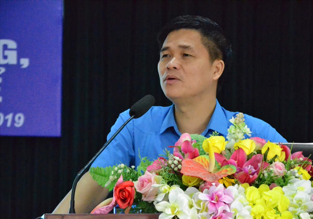 Đồng chí Ngọ Duy Hiểu - đại biểu Quốc hội, Phó Chủ tịch Tổng LĐLĐ Việt Nam báo cáo tại buổi tập huấn. Ảnh: LT