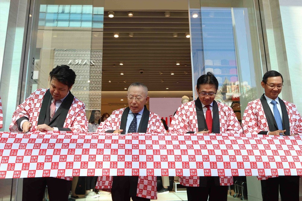 Tỷ phú giàu nhất Nhật Bản khai trương cửa hàng Uniqlo ở Việt Nam. Ảnh ĐTCK