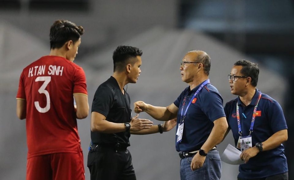 Huấn luyện viên Park Hang-seo không muốn báo chí tiết lộ đội hình. Ảnh: D.P