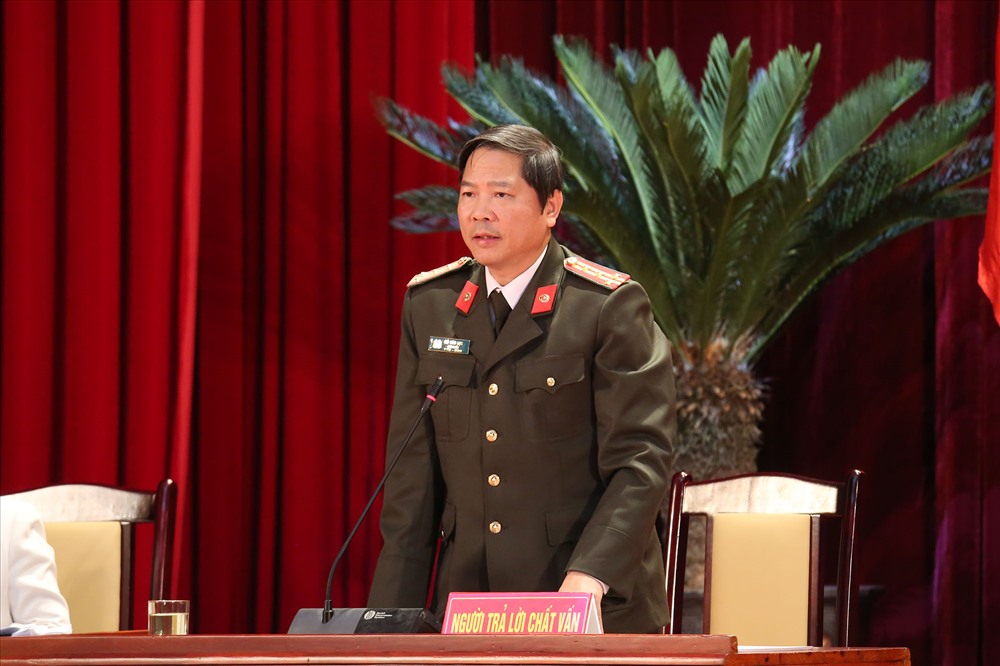 Đại tá, Giám đốc Công an tỉnh Quảng Ninh Đỗ Hữu Lực trả lời chất vấn. Ảnh: BQN