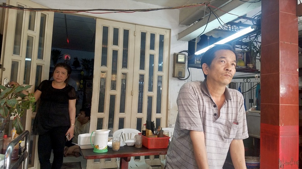 Ông Nguyễn Đình Toàn, hàng xóm của nạn nhân kể lại phút kinh hoàng.