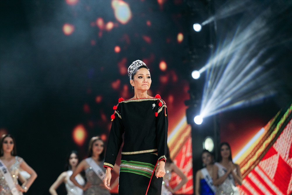 Những bước đi của Hoa hậu H'Hen Niê đã mang lại nhiều cảm xúc cho khán giả. Ảnh: MUVN.